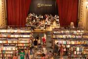 Die Bühne des Theaters ist heute ein Cafe
