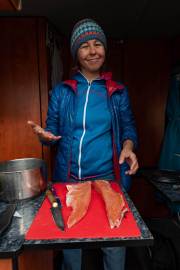 Delphine mit unserem frischen Lachs